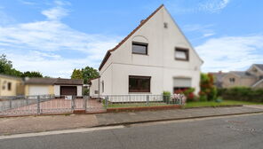Bremen-Blumenthal: Doppelhaushälfte für die kleine Familie mit Garage und wunderschönem Garten 