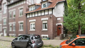 Bremen-Gröpelingen: Charmantes Reihenendhaus mit Wintergarten, Vollkeller und Dachboden 