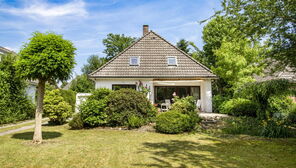 Bremen-Oberneuland: Freistehendes Einfamilienhaus mit großem Garten und viel Potential